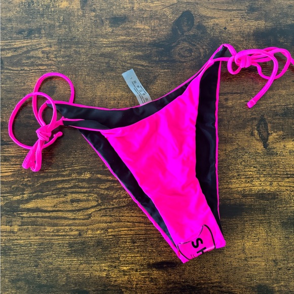 Black/Pink Reversible Bikini - Picture 3 of 3